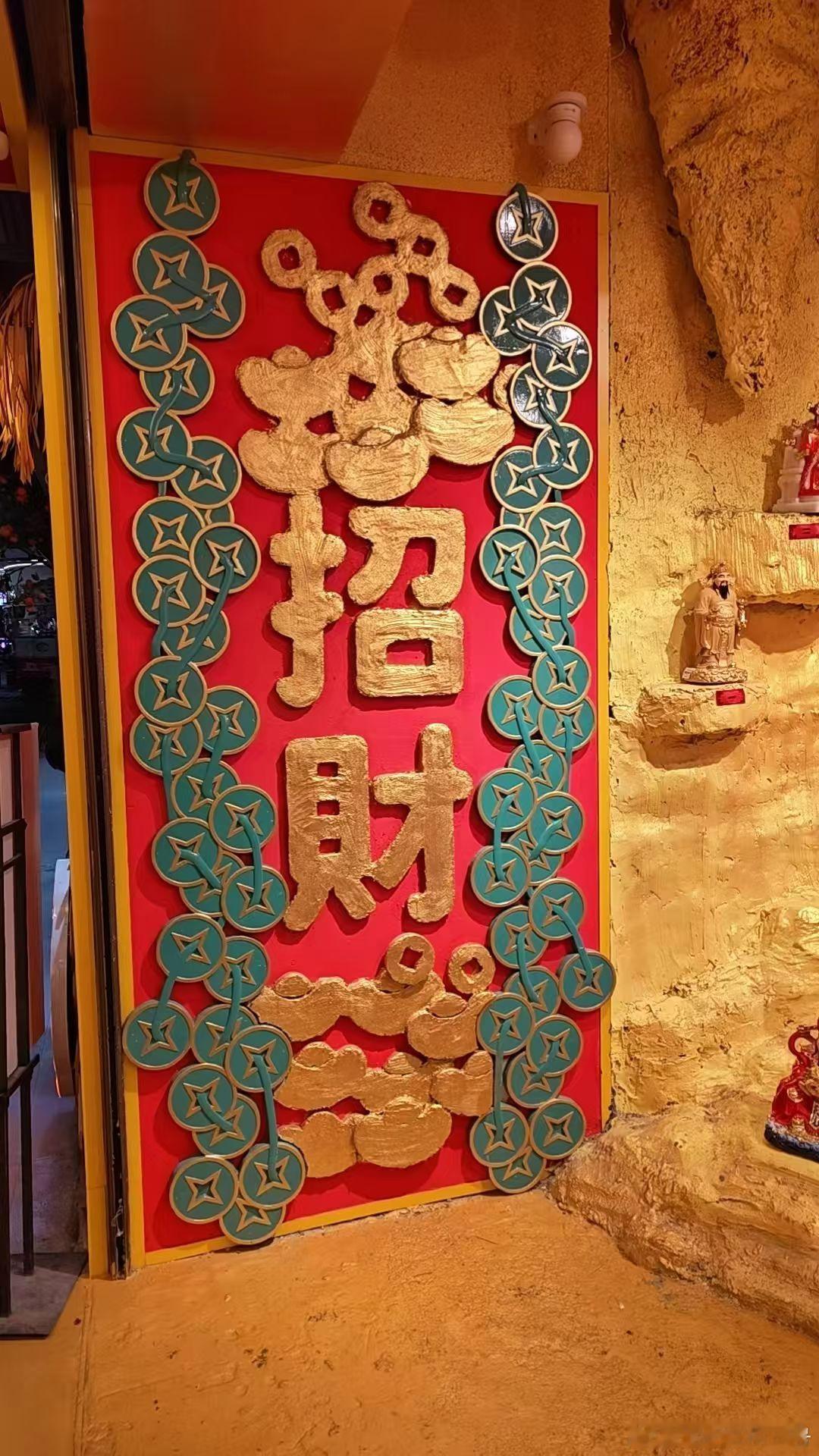 早评：A股市场冲高回落，传统行业全线下跌，沪指下跌12点回踩五日均线。今天A股的