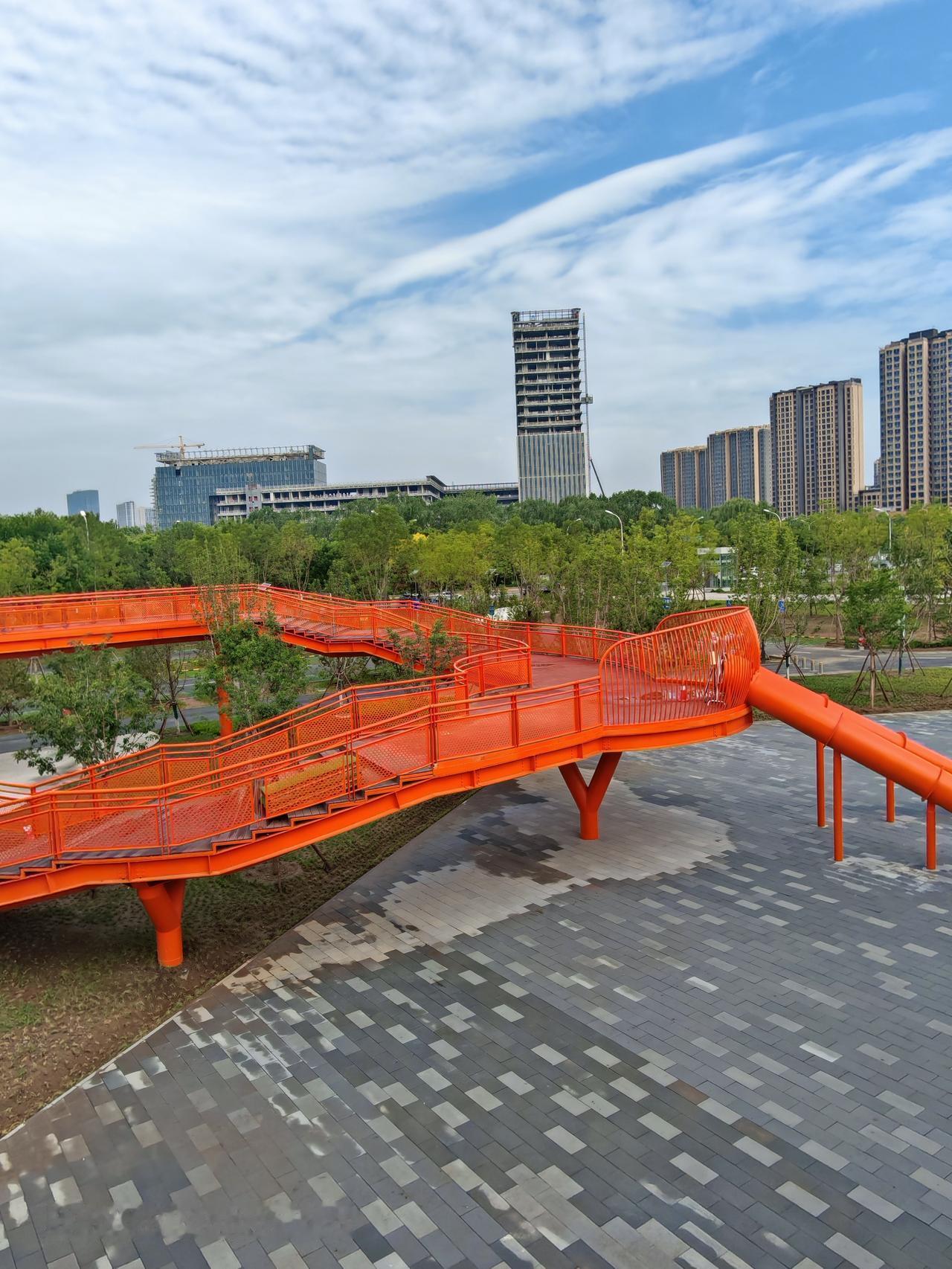 京华福满园风景独好，真不是吹的！它是北京首个由东六环改造而成的空中公园，16.6