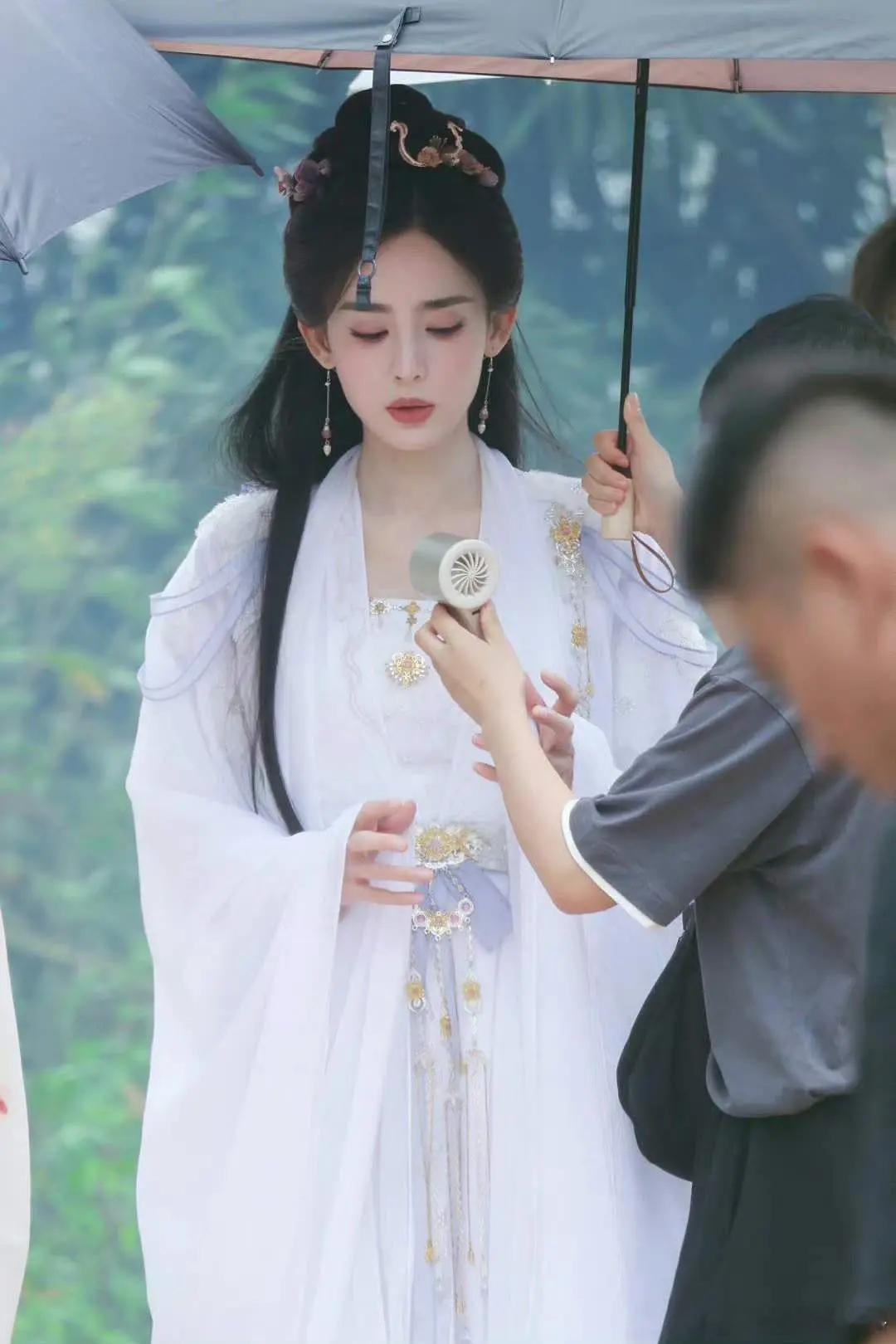 来看看娜扎赴山海路透，感觉大事很妙 ​​​