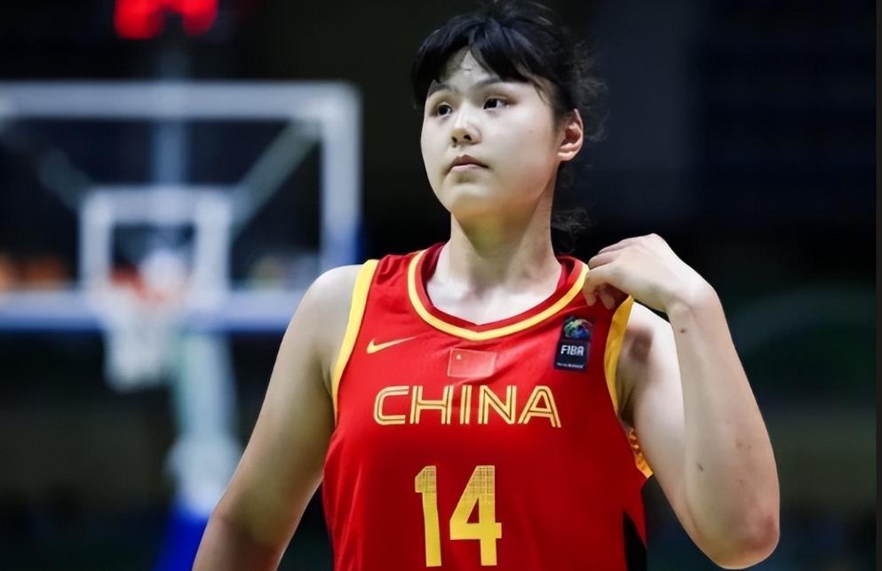 荒唐至极！中国女篮核心李月汝突遭灭顶之灾，因护照在海外邮寄中离奇遗失，截至报名生