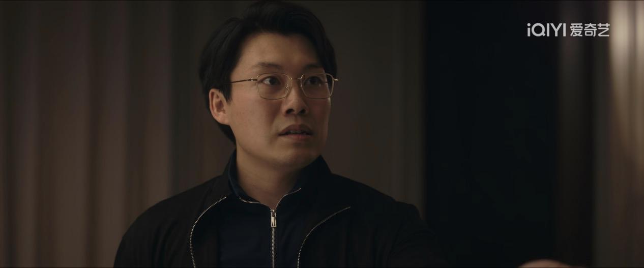 《低智商犯罪》这部剧真的每秒钟都是笑点！

比如王传君得知自己好兄弟死了这场戏，