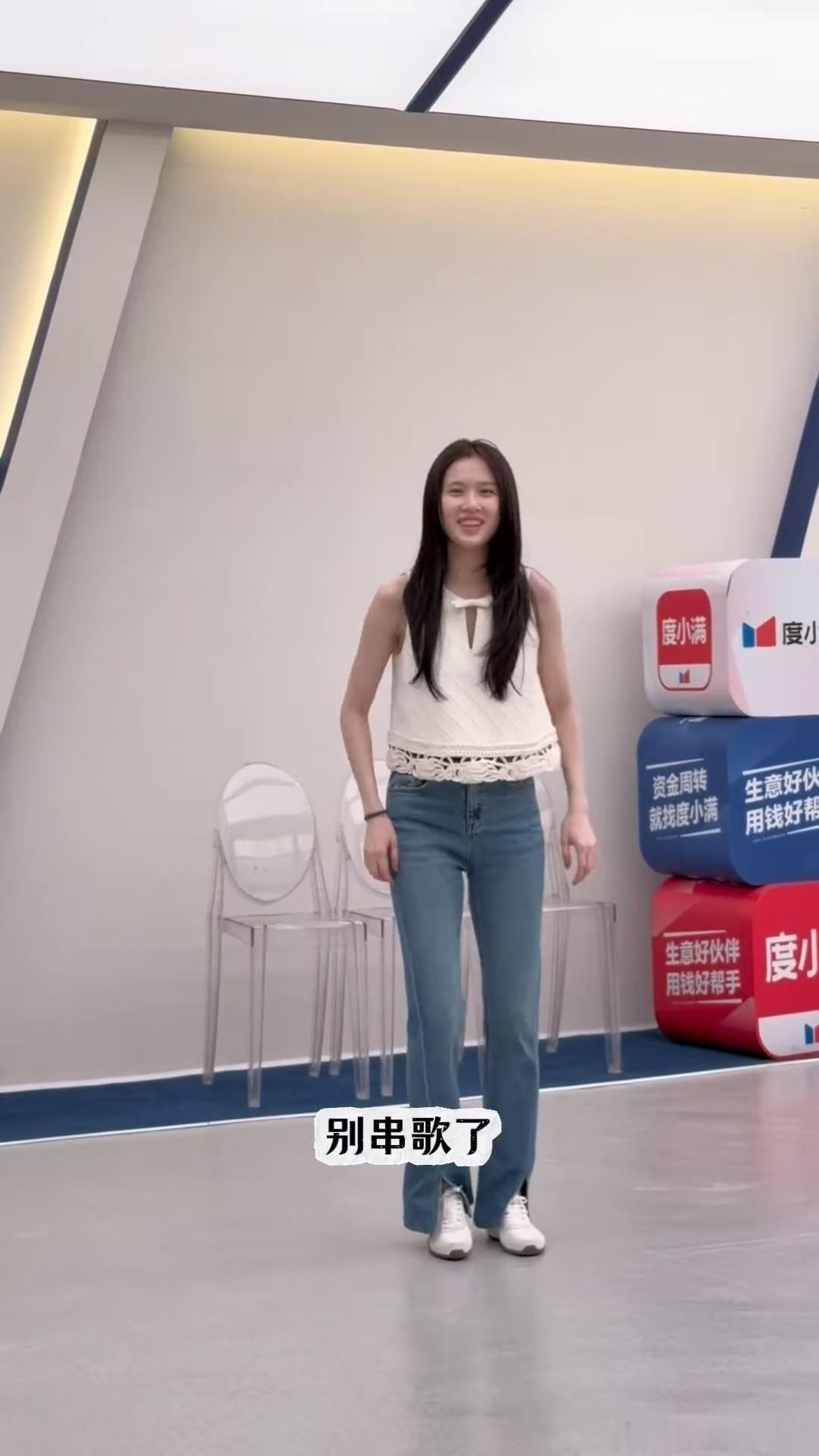 张慧雯乘风练舞跳串歌了 张慧雯练舞把自己跳“断片”了 串歌后一脸茫然 和姐姐的互