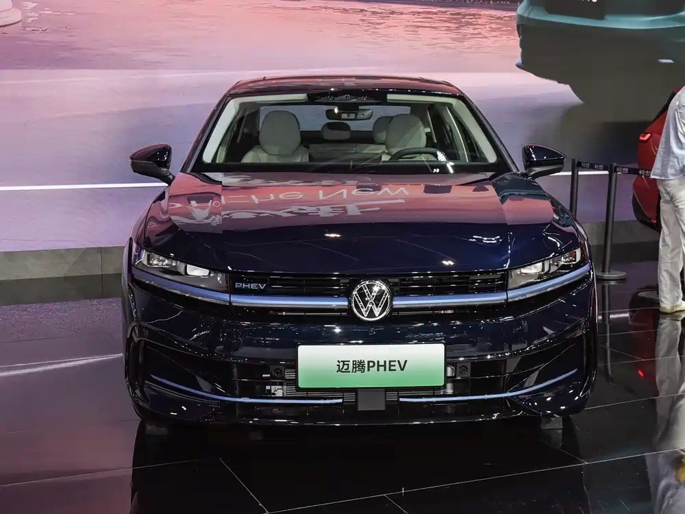大众迈腾PHEV：合资插混中型轿车、前脸外观、内饰座舱、插混动力总成、后排乘坐空