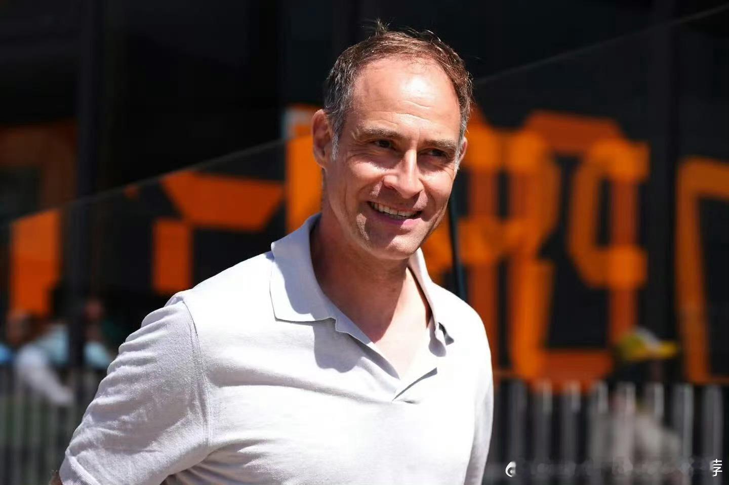 维斯塔潘续约今年红牛新车竞争力下滑，维斯塔潘积分榜跌至第六，旧合同自带跳出条款，
