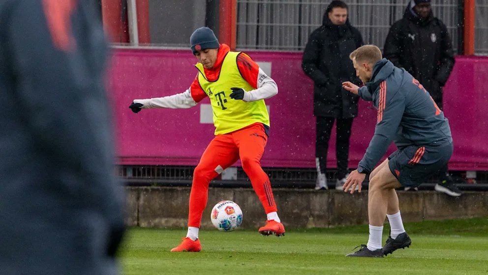 穆夏拉、阿方索·戴维斯和帕夫洛维奇今天都增加了训练量。他们参加了球队完整的50分