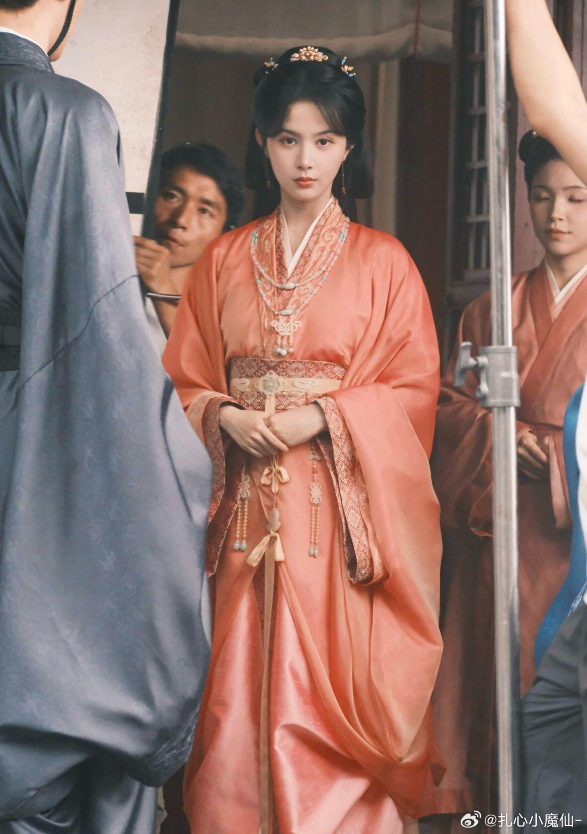 翘楚 女二吴施乐，大家觉得怎么样？ ​​​