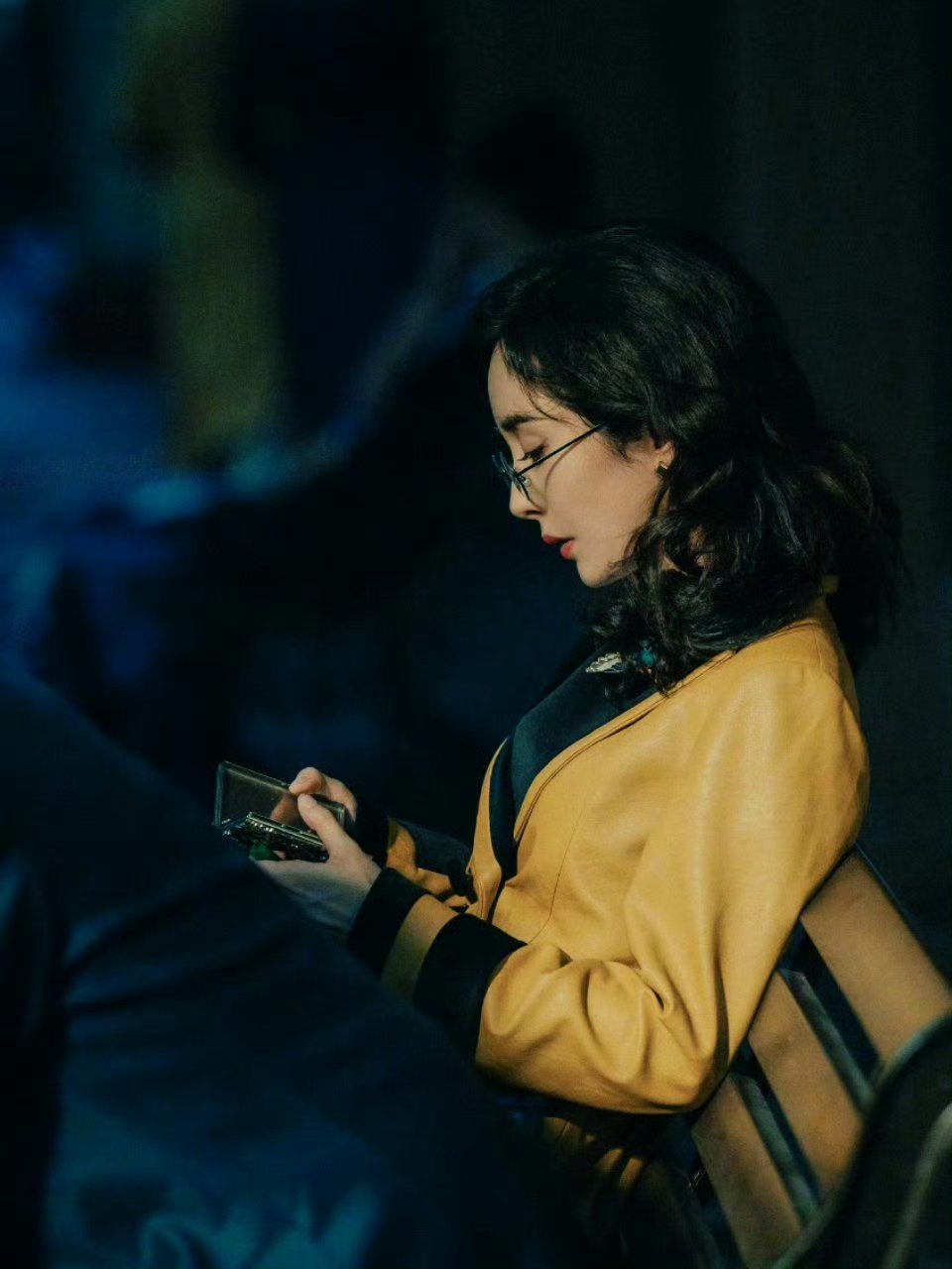 怪不得张黎导演说杨幂是最具荷尔蒙的女演员。她光是站在这，我就已经爱上她了[亲亲]