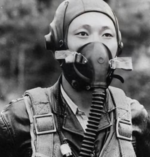 1953年，年仅21岁的朝鲜飞行员，开着当时世界上最先进的战机投诚美国，并获得1