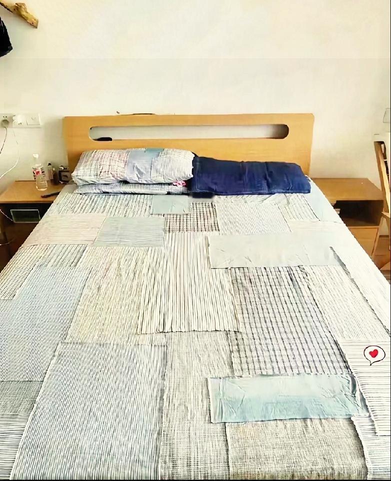 大家看看奶奶纯手工缝制的床单枕套漂亮吗

奶奶以前是老裁缝，一辈子勤俭朴实。家里