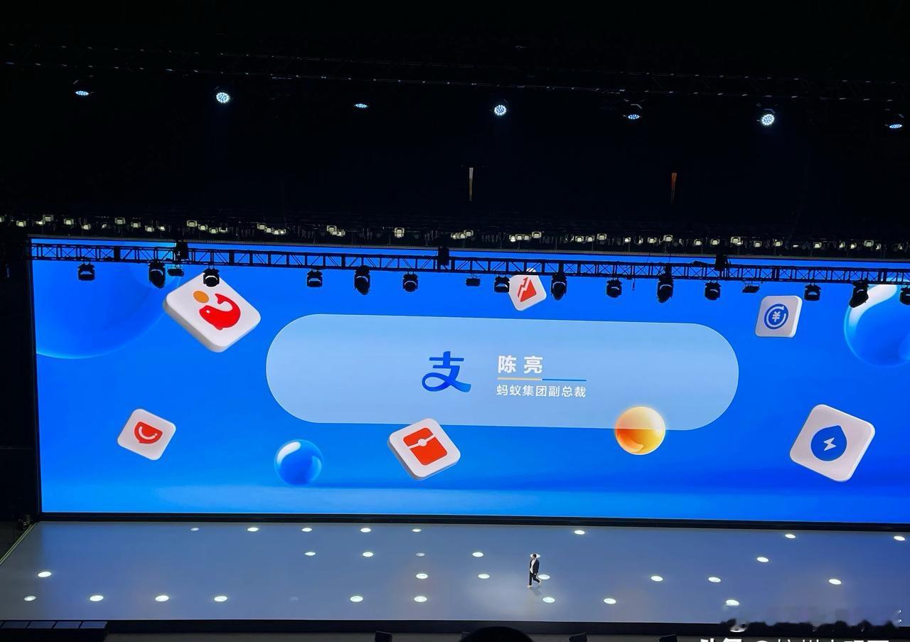 今天华为鸿蒙发布会前来站台的企业有点意思。支付宝扛大旗，碰一碰支付你用了么；办公