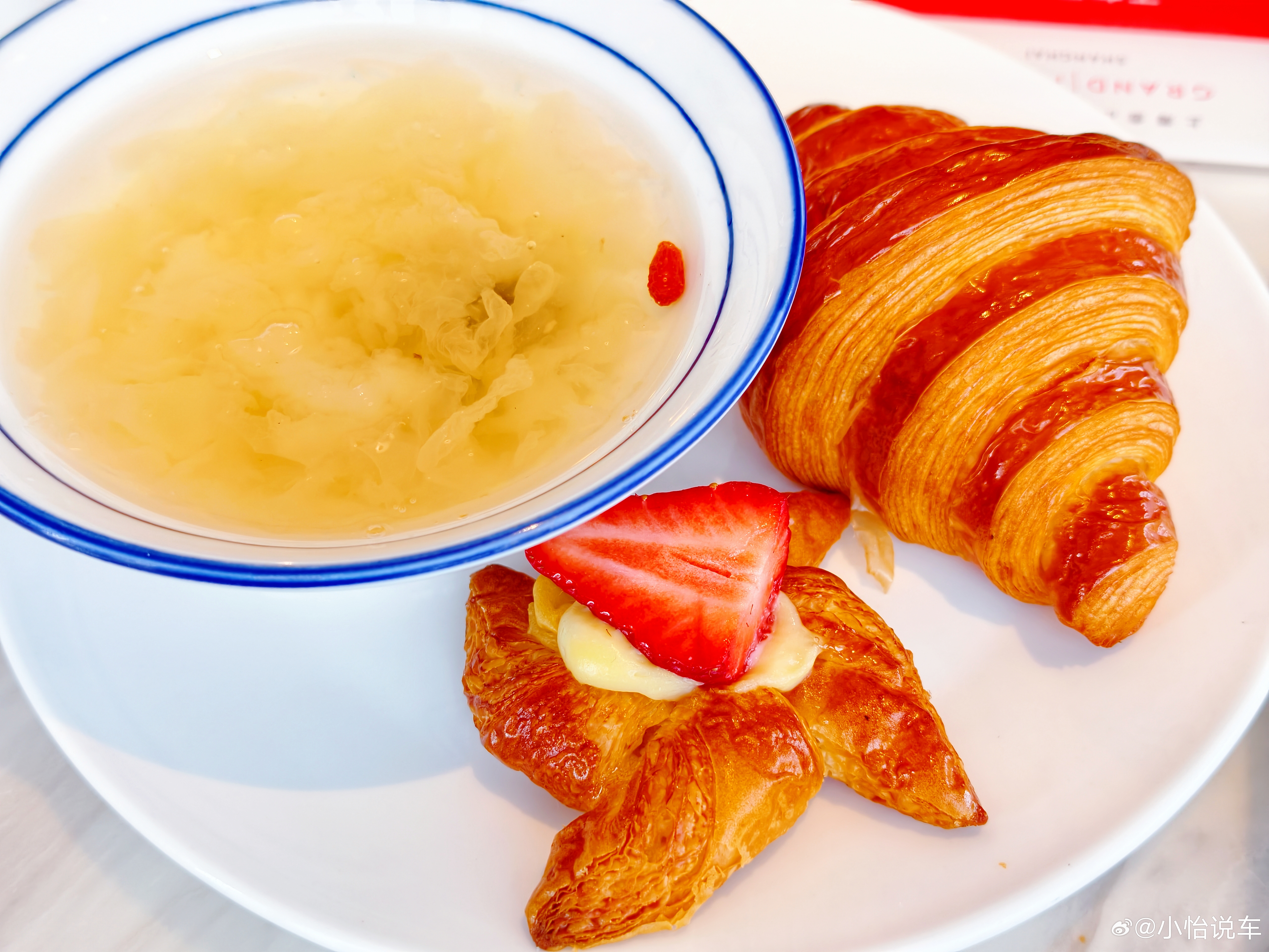 姨妈来了肚肚痛我想吃甜甜的小蛋糕