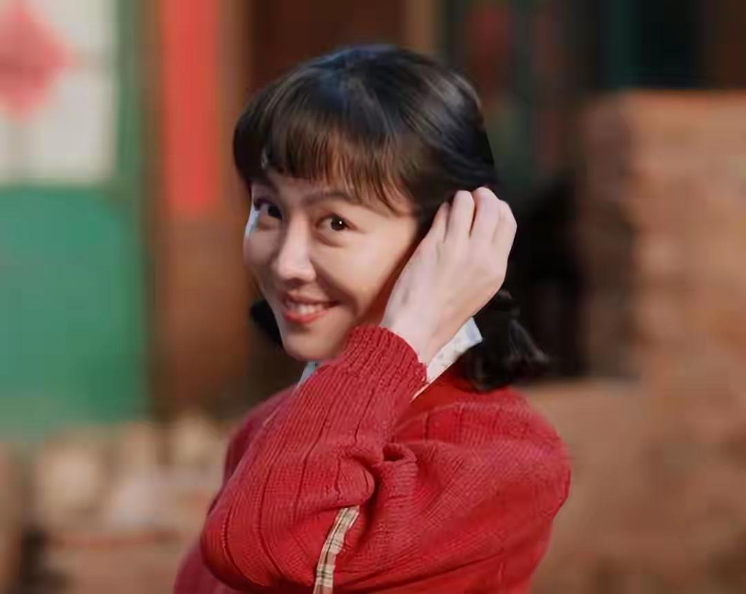 现在热播剧《南来北往》的结尾，中年富商牛大力带着他的年轻漂亮的女伴到了夜市上，遇