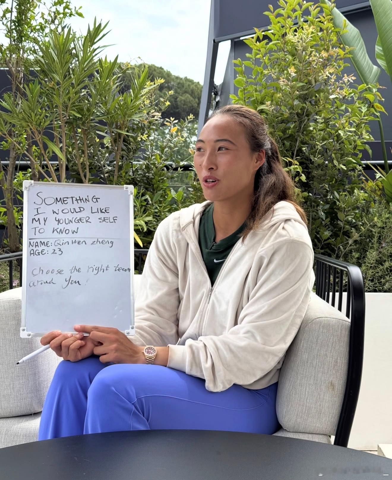 郑钦文 我想让我年轻的自己知道一些事情文咪：选择一个合适的团队跟在身边今天比赛很