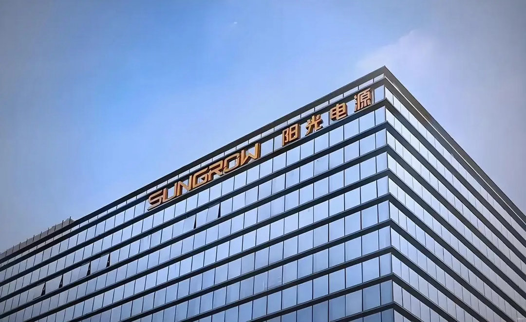 阳光电源太痛啦。如果只看阳光电源8月27日那根大阴线，很容易把这件事理解成一次突