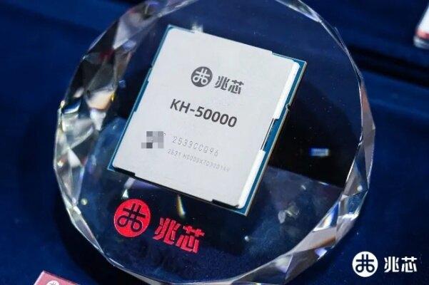又一项从0到1的突破！首个全国产组合站上全球AI存储权威榜单！国产CPU搭配国产