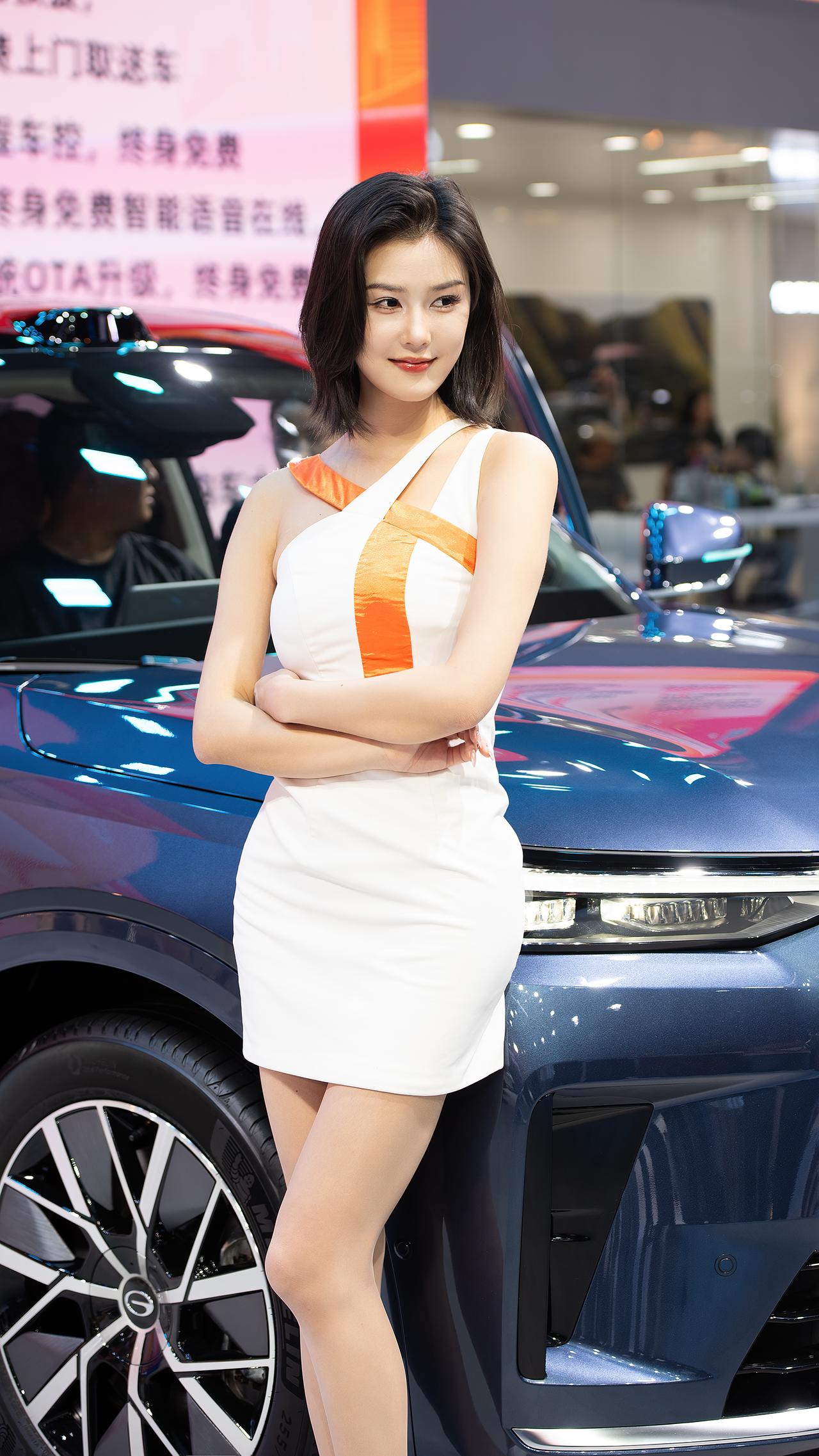 程儿好身材好气质 2025成都车展车模程儿