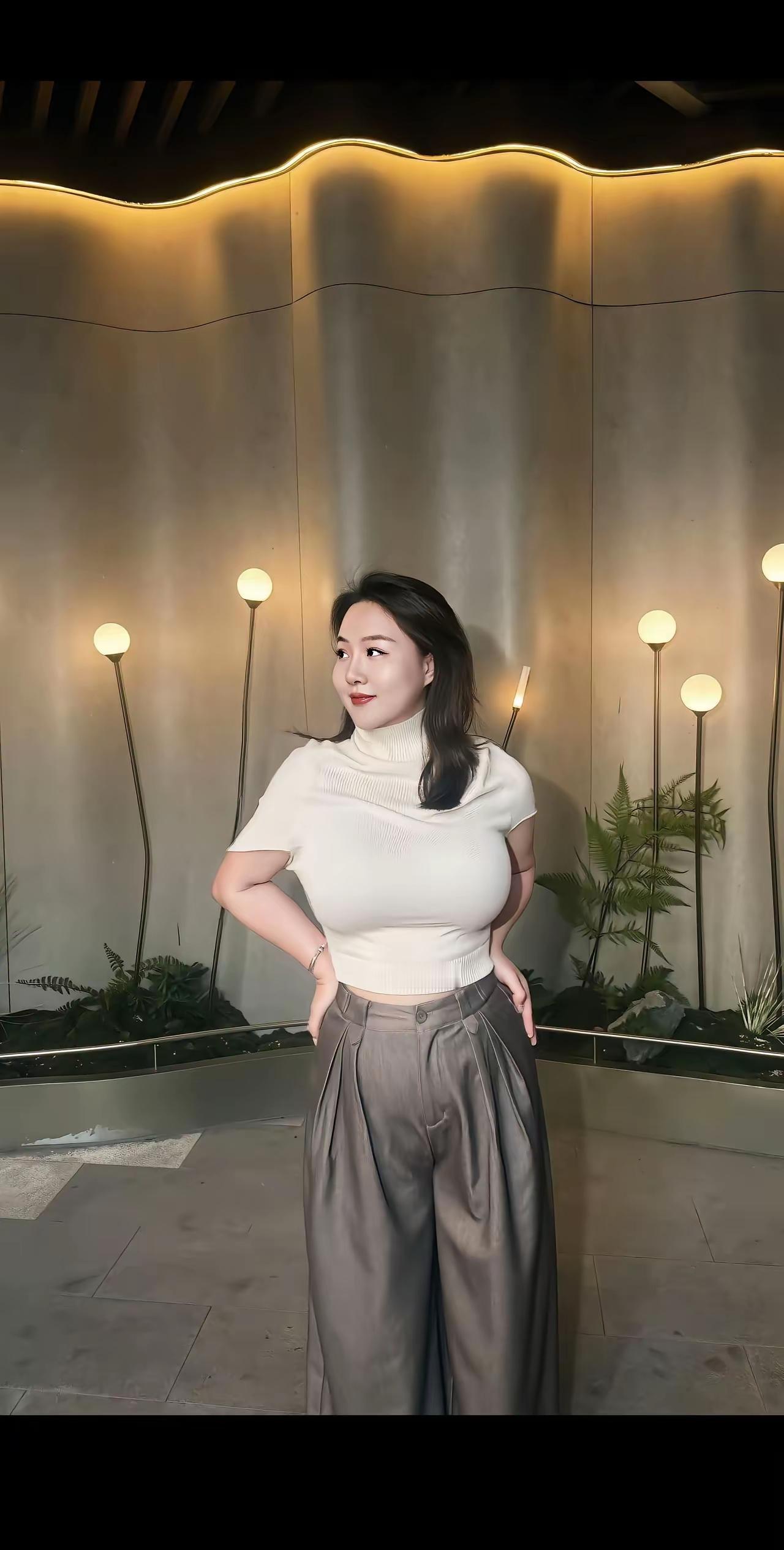 每日分享美女，这位美女大家喜欢吗。