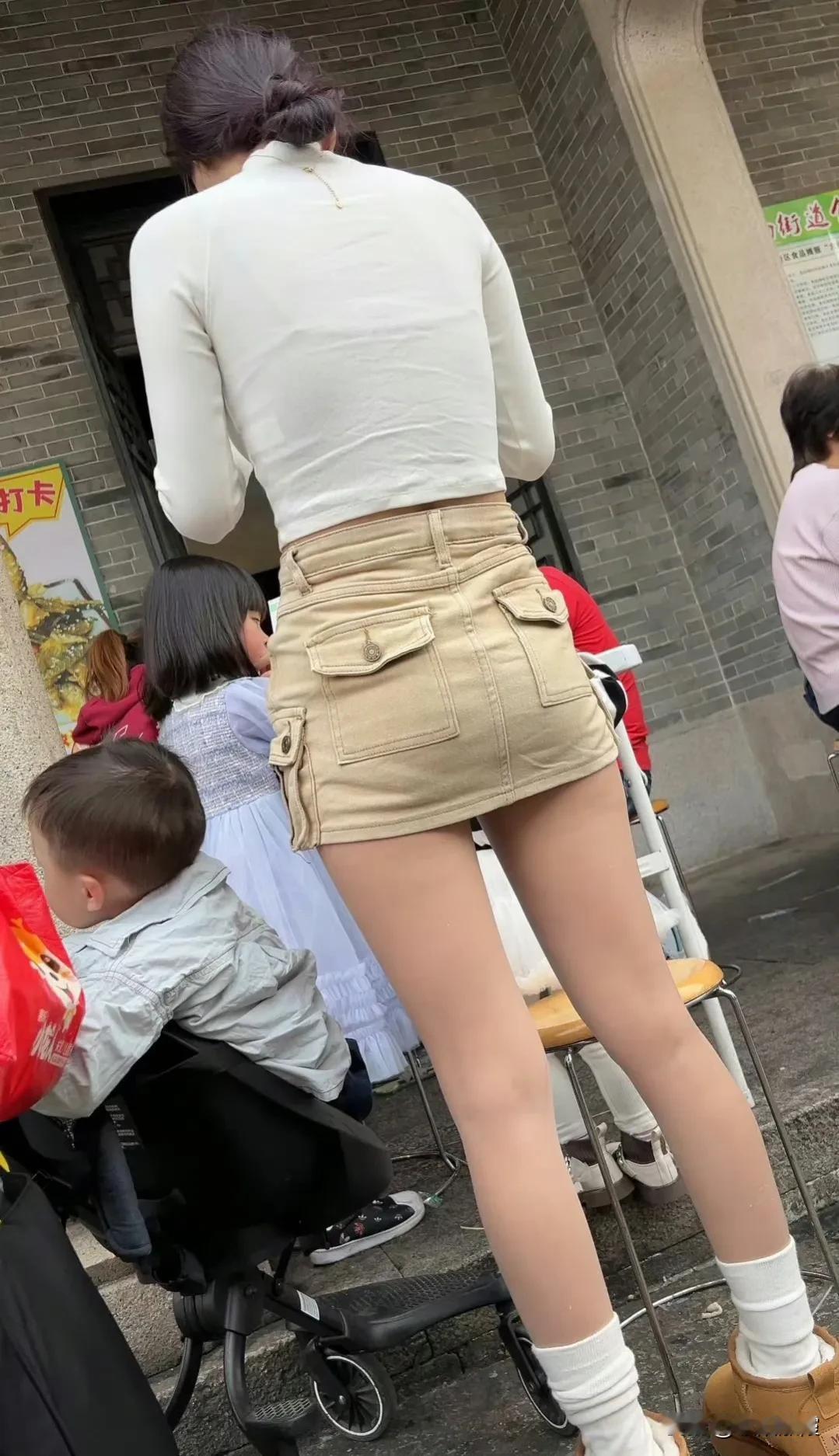 不一样的角度，不一样的感触[比心]
考眼力，看背影猜年龄。