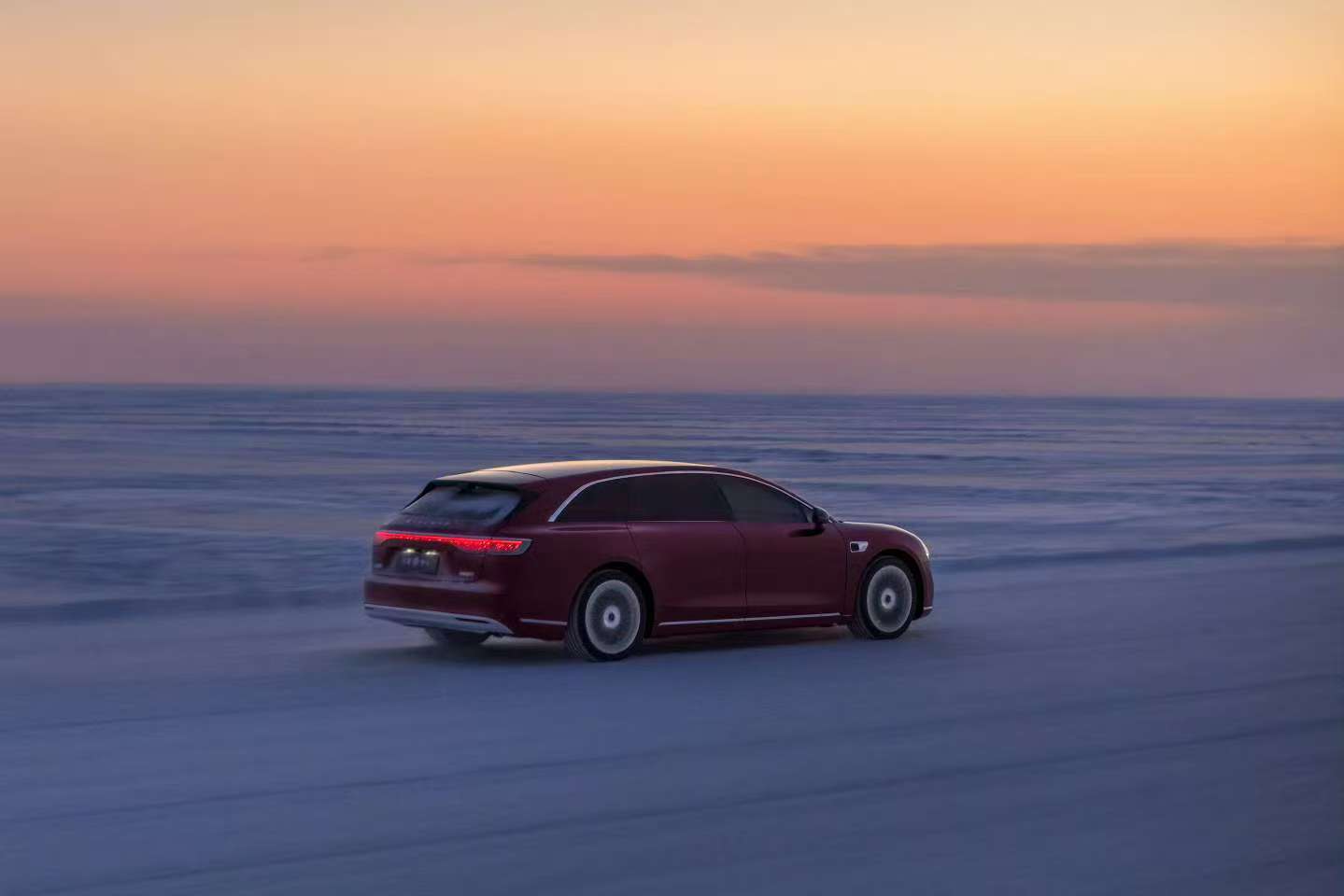 享界样过冬天冬天开车，最怕什么？冷、续航焦虑、视线差、路滑…享界给你一站式解决！