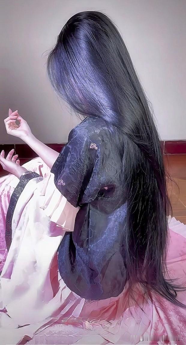 梦幻蓝发少女，温柔气质满满[害羞][害羞]