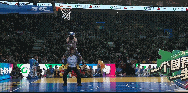 张鼎岩扣篮大赛冠军实至名归，一些人为了贬低外卡球员，到处说什么跨人扣篮审美疲劳，