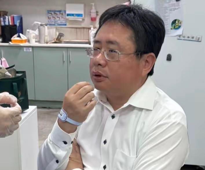 很多人看完矢板明夫在台中挨了一拳这件事后，心里的感受远比事件本身更值得细细琢磨。