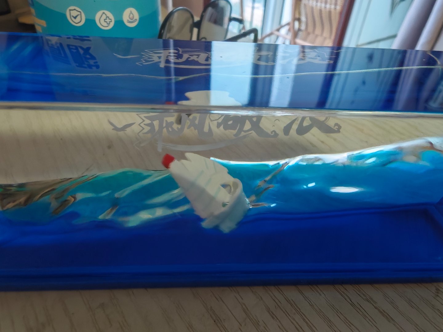 几十万人的商业公司，发生什么事情都不奇怪，每个人都有自己的认识和目标，没必要谴责