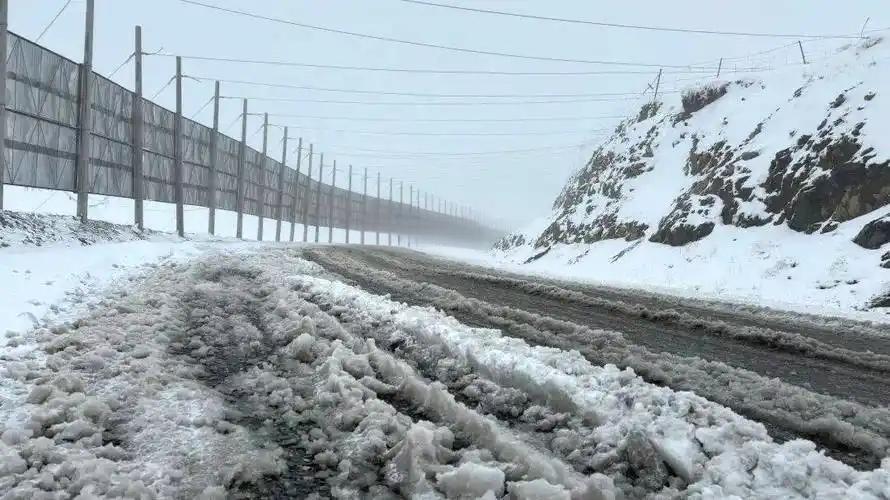 2025年11月5日至6日乌鲁木齐客运站停运，主要原因是恶劣天气，受暴雪影响，高