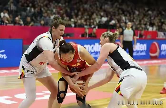 比利时女篮真厉害，居然轻轻松松战胜了主场作战的中国女篮。
比利时女篮，先是9-2