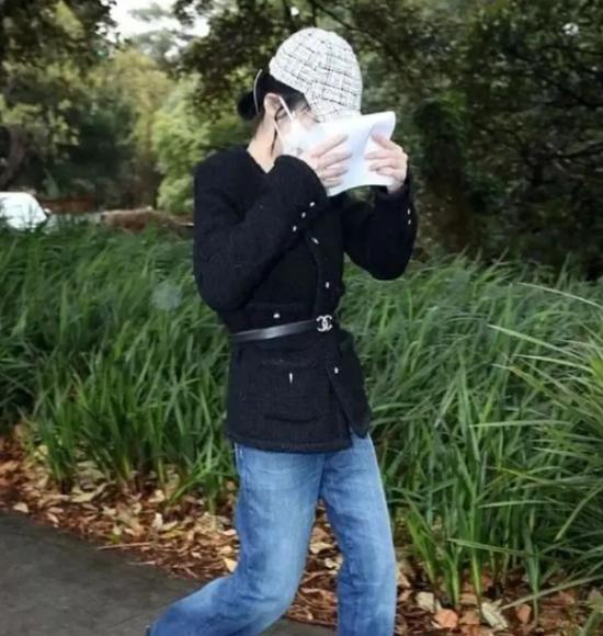 杨兰兰查无此人？
这钱转得太蹊跷！


悉尼海港边的顶层公寓，
两辆劳斯莱斯，