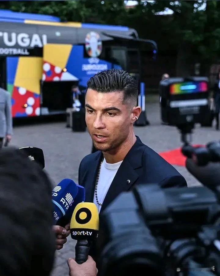 🗣️克里斯蒂亚诺·罗纳尔多：“抵达令人印象深刻。感觉就像我们在葡萄牙一样。太棒