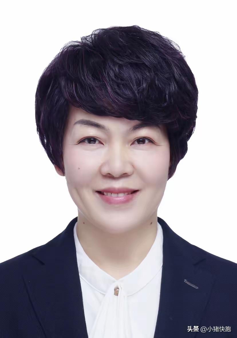 郁瑞芬，女，1973年3月出生，江苏南通人，工商管理硕士研究生，上海来伊份股份有