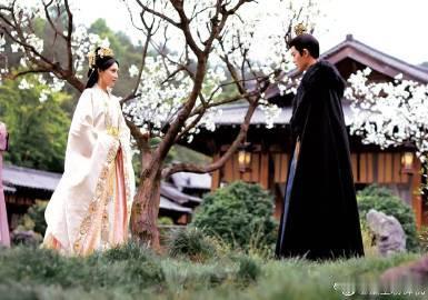 萧焕的每一滴眼泪都像是在说：“我爱你，却不能拥有你。”他说着狠话，但眼泪早已揭示