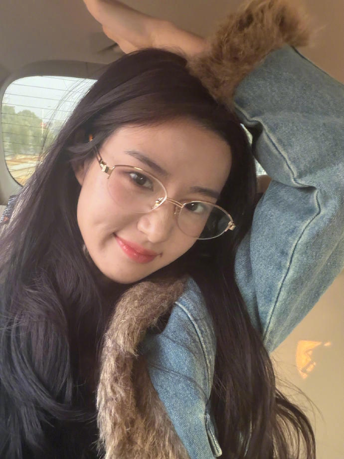 卢昱晓 