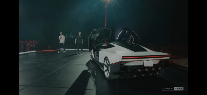 特斯拉Roadster全球发布会 特斯拉全新 Roadster 登场 满满的科幻