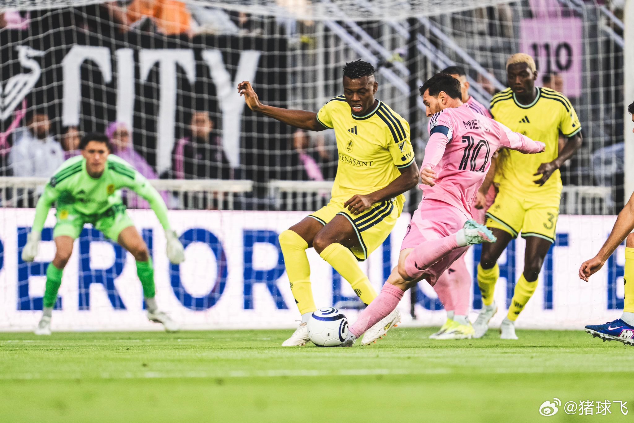 900球里程碑之夜，梅西却尝出局苦涩周三晚的中北美洲冠军杯16强次回合，国际迈阿