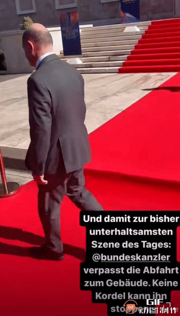 西方国家领导人是不是魔怔了，一个接一个成了糊涂蛋。拜登摔跤迷路瞎握手也就算了。现