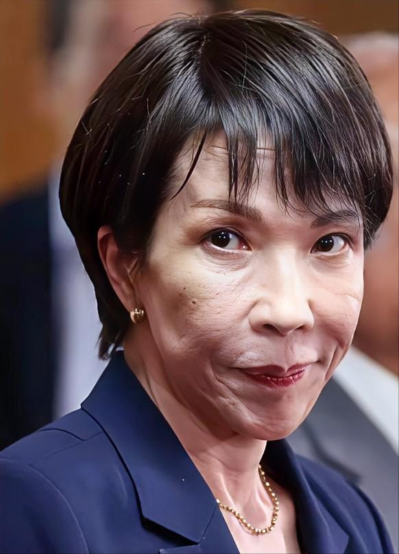 日本政坛又炸锅了！刚带领自民党在众议院选举中大获全胜的高市早苗，还没来得及好好庆