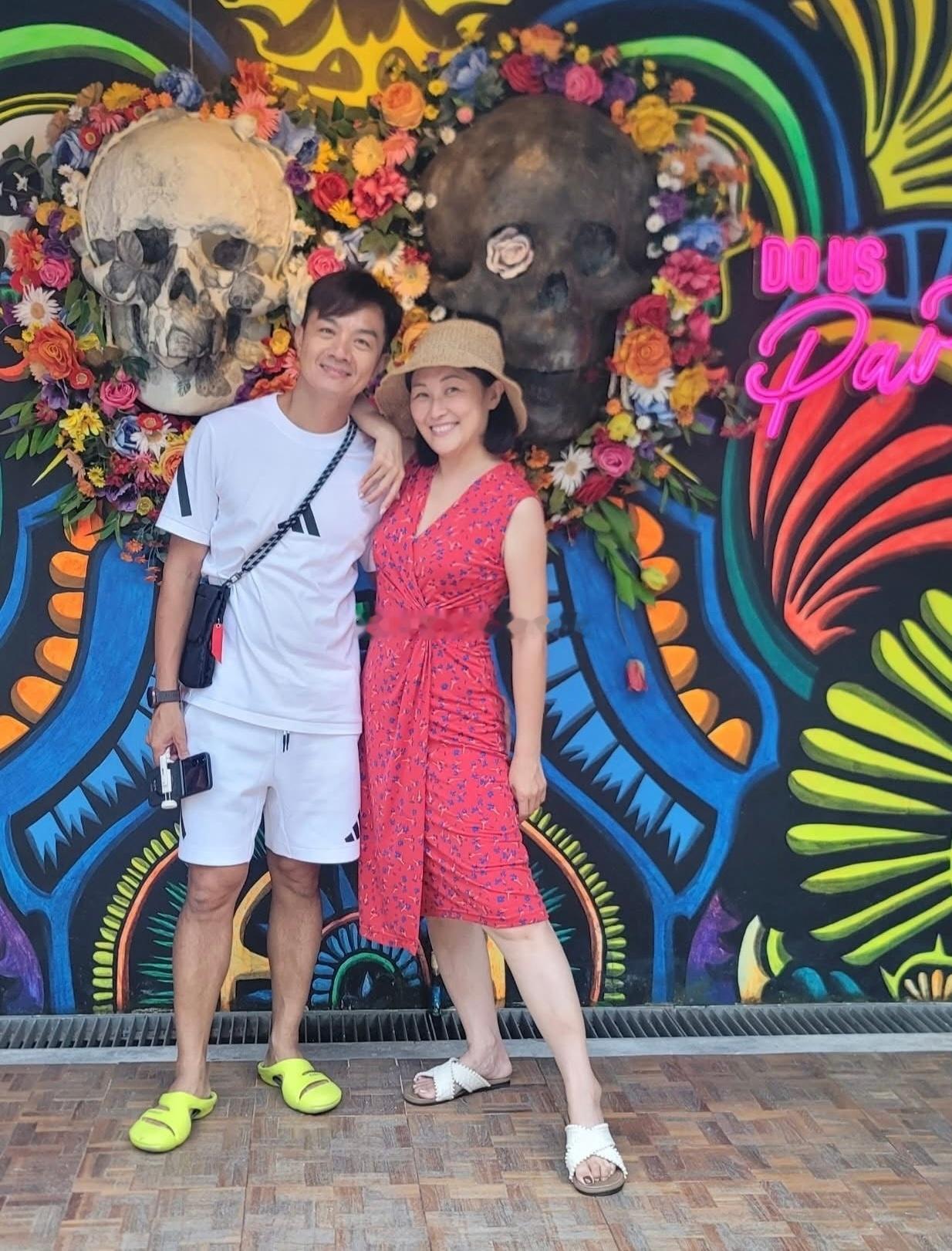 胡诺言一家五口国外旅游 ​​​