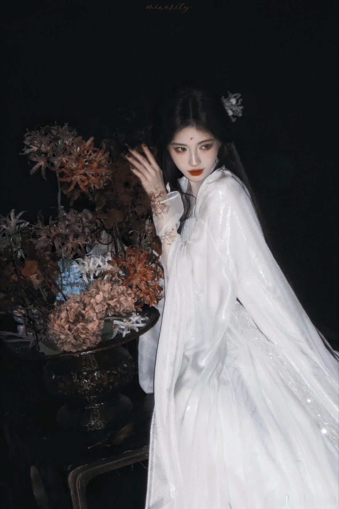 jjy鞠婧祎万花世界 jjy鞠婧祎苏绿夏曙光终会降临 你也会成为那颗最闪亮的星星