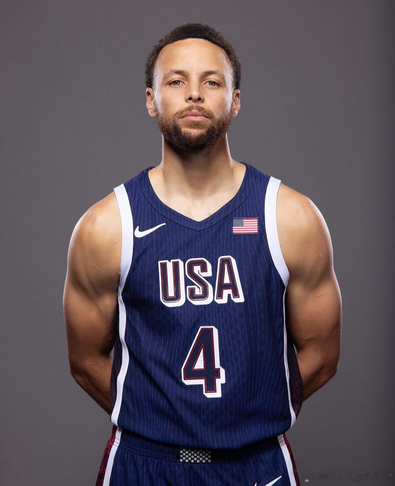 库里定妆照！！！帅的啊[666][666]#跨出夏日波篮##篮球热力一夏# ​​