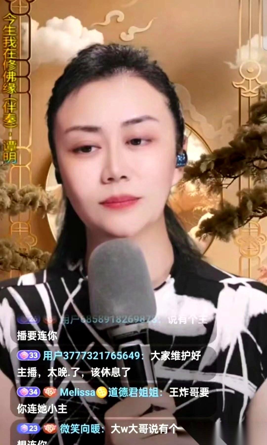 主播孙媛的直播间，熬到半夜一点半，榜一大哥突然摊牌了。
前几天，这位大哥顶着“达