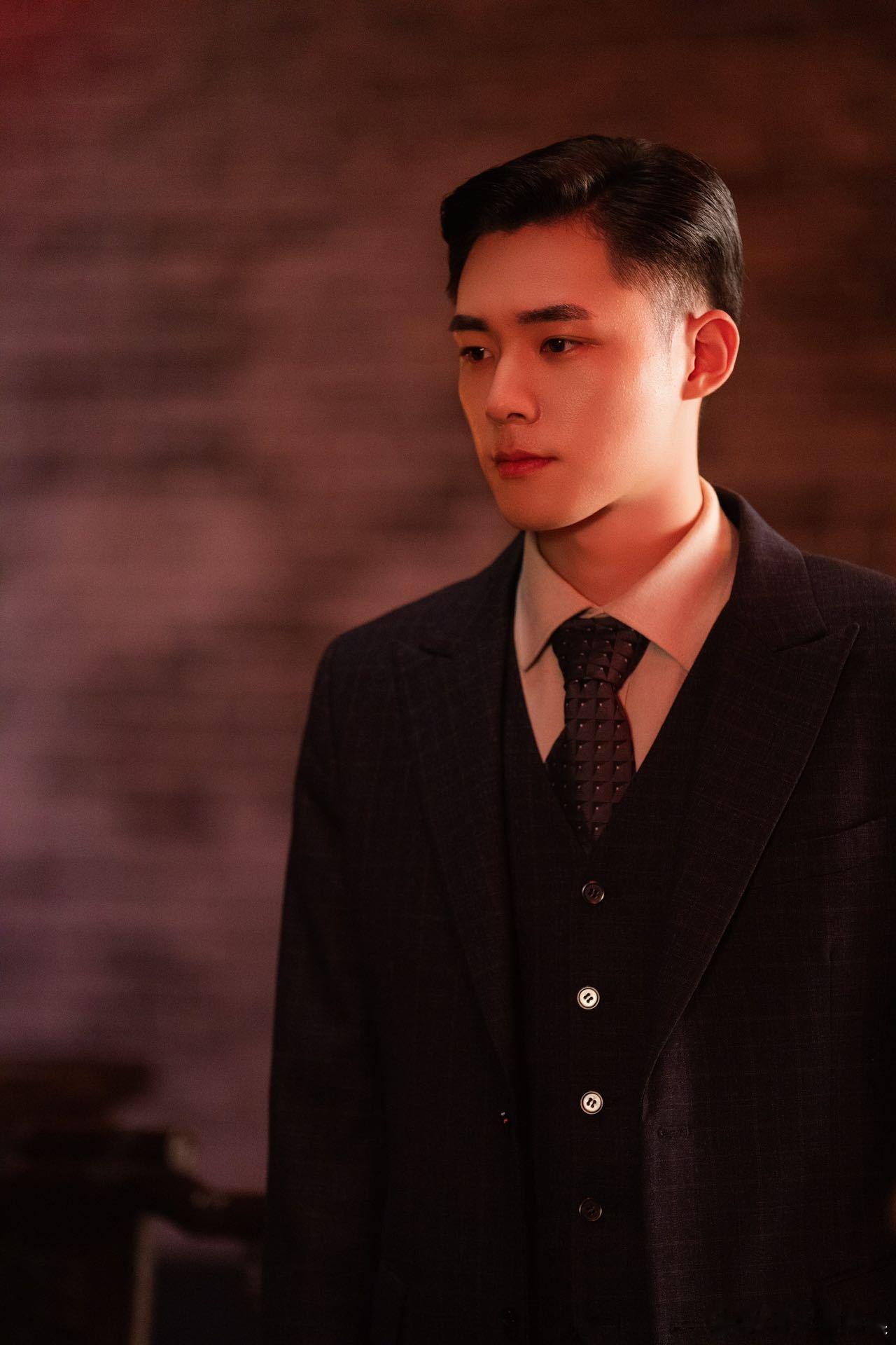 这居然是马启越 谁没被《风与潮》马启越惊喜到！从民国少年到青年企业家，转型毫无违