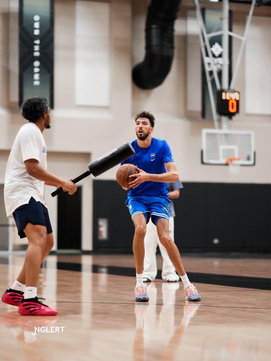 切特发了两张自己的训练照nba雷霆