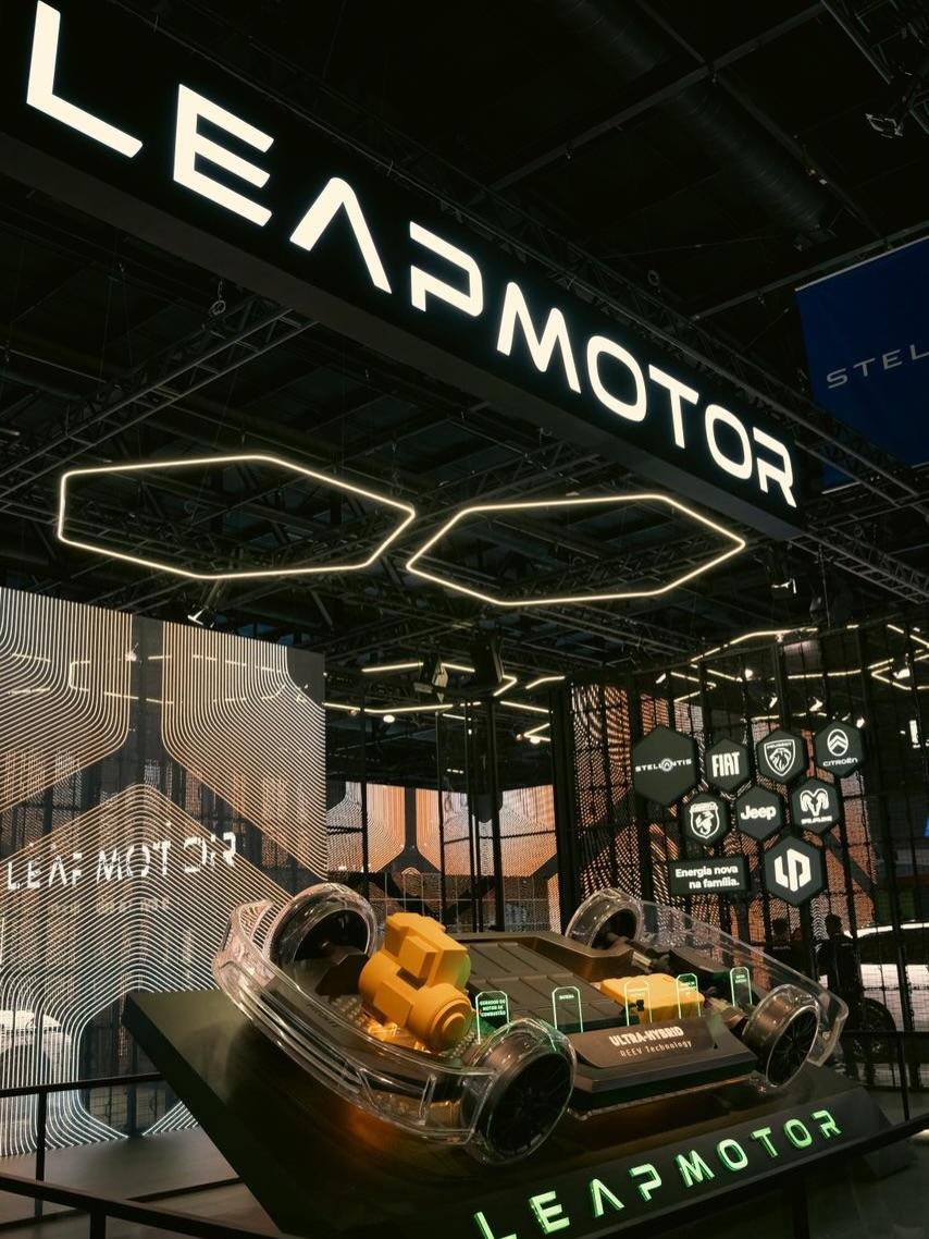 重磅出击南美！零跑三款SUV亮相圣保罗车展，800+海外网点巩固全球布局。
 