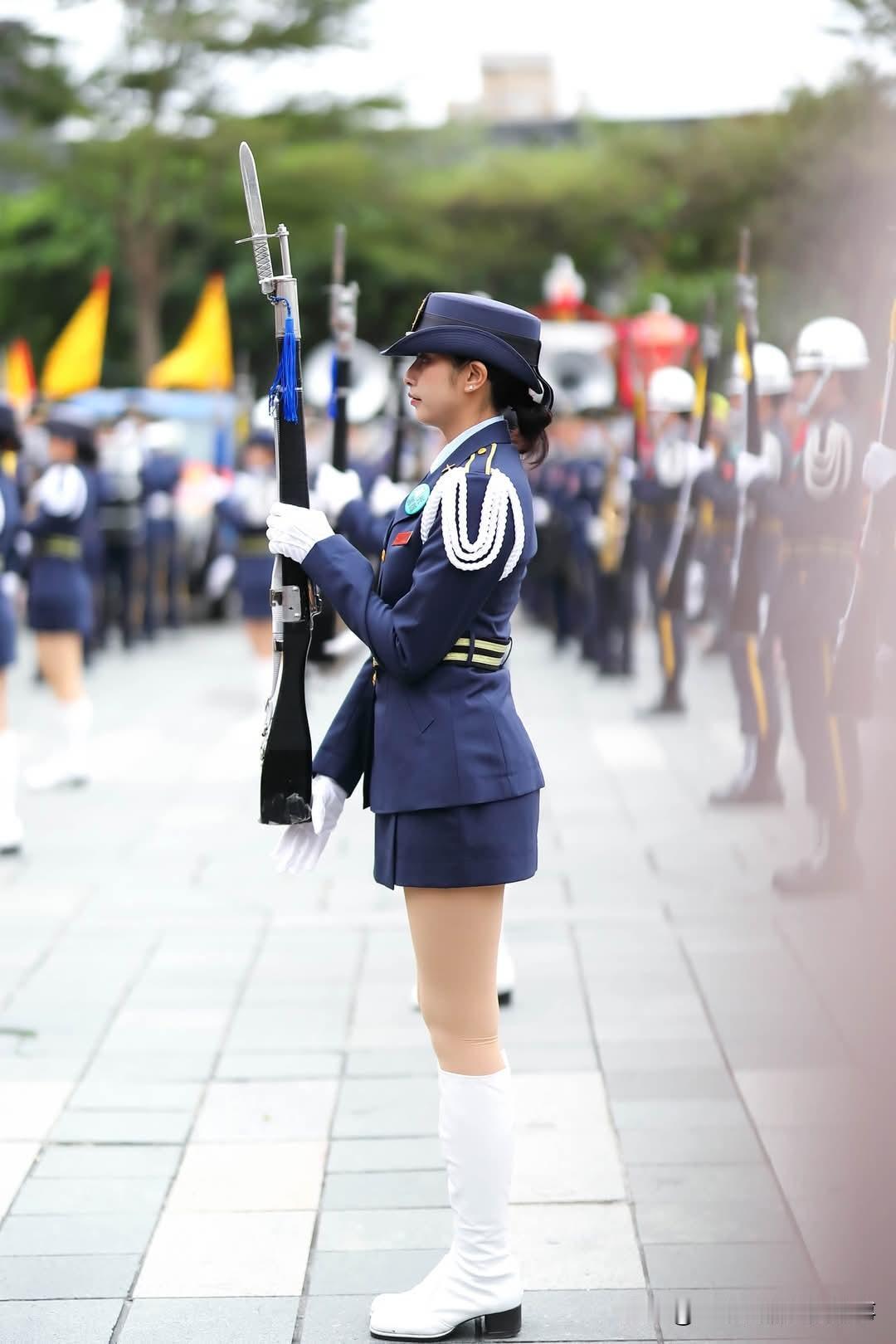 台湾民间“汉光”仪仗队 比台军还专业
从2000年陈水扁上台后，开始对偏蓝的台军