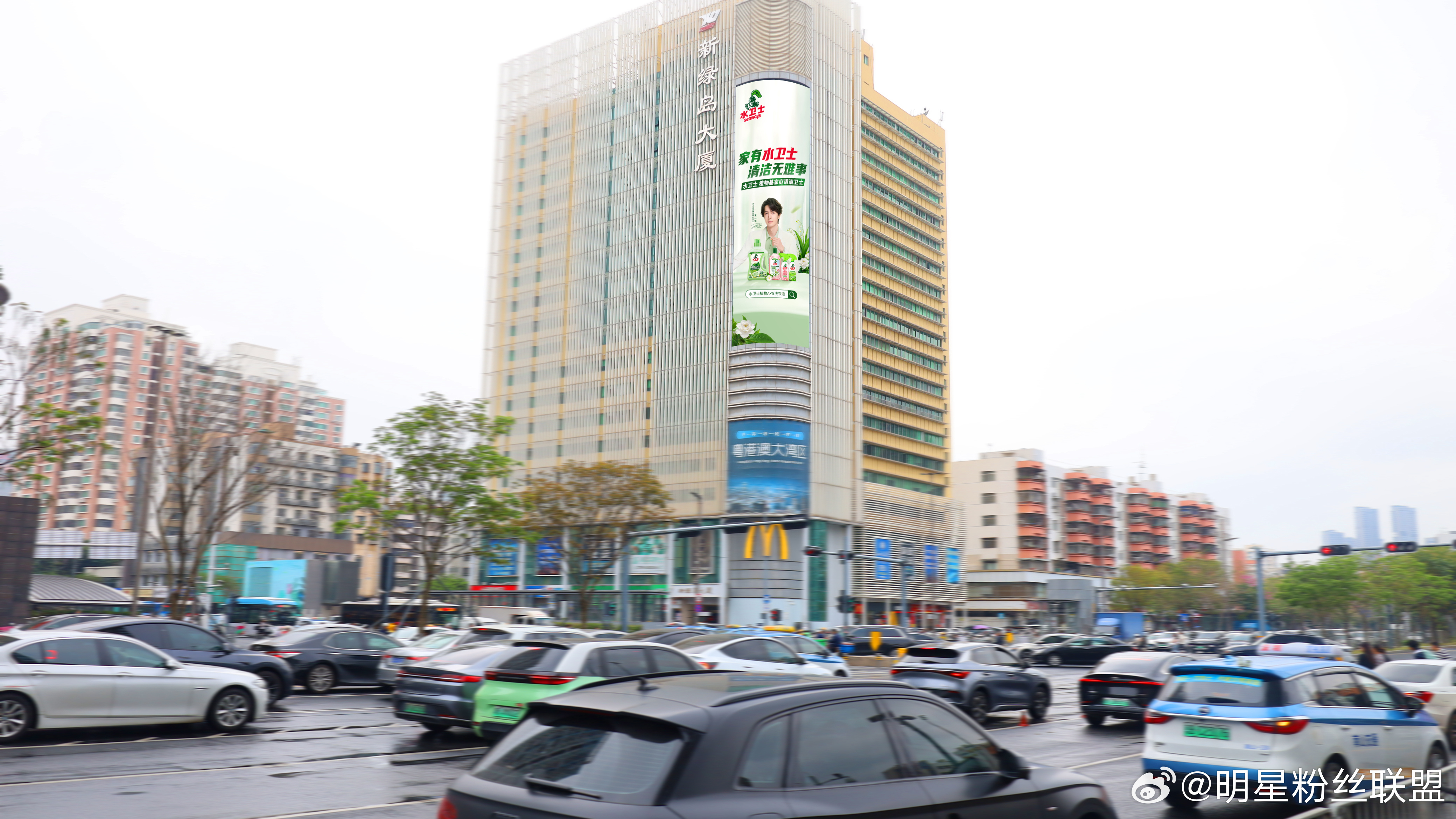 18城偶遇王一博 全城都是一博的身影也太幸福了！十八城大屏强势上线，快来和偶遇打