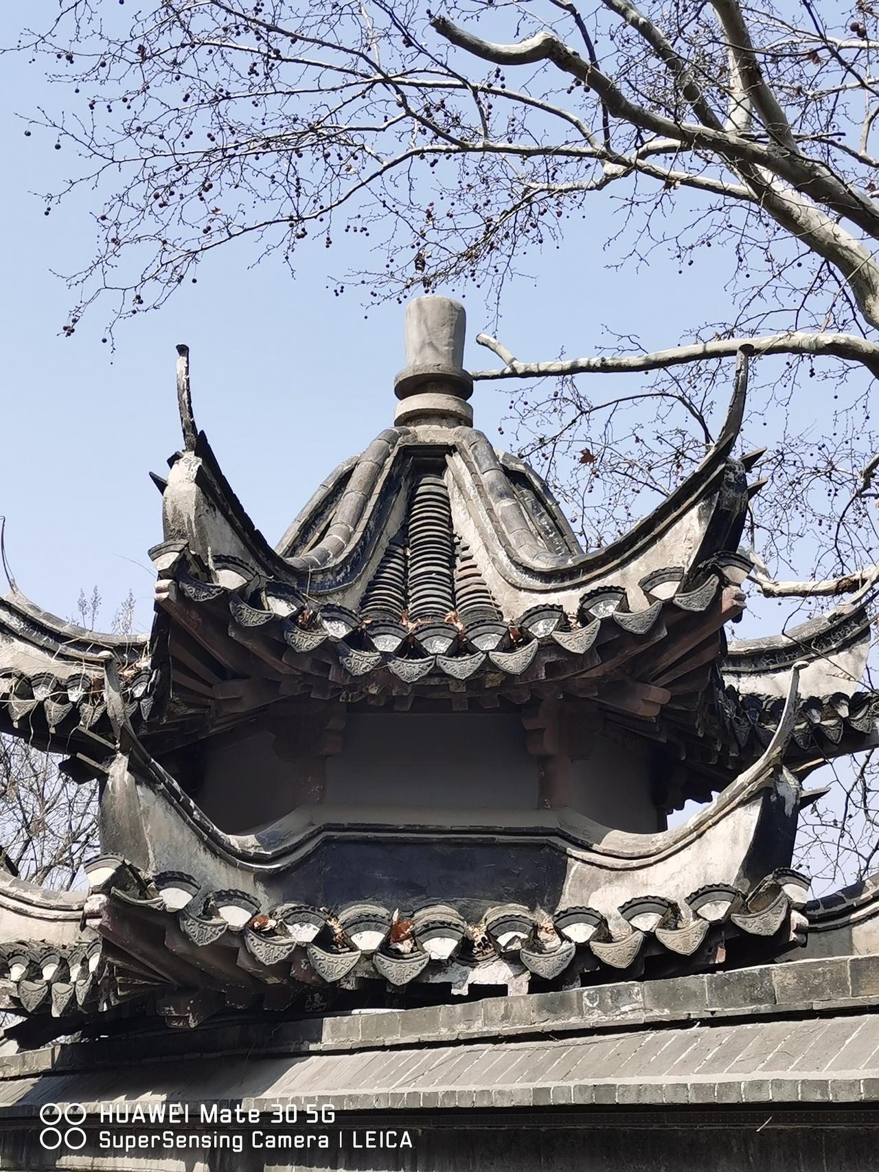 街头随拍.从不同距离、不同角度拍的西津渡一座古建筑