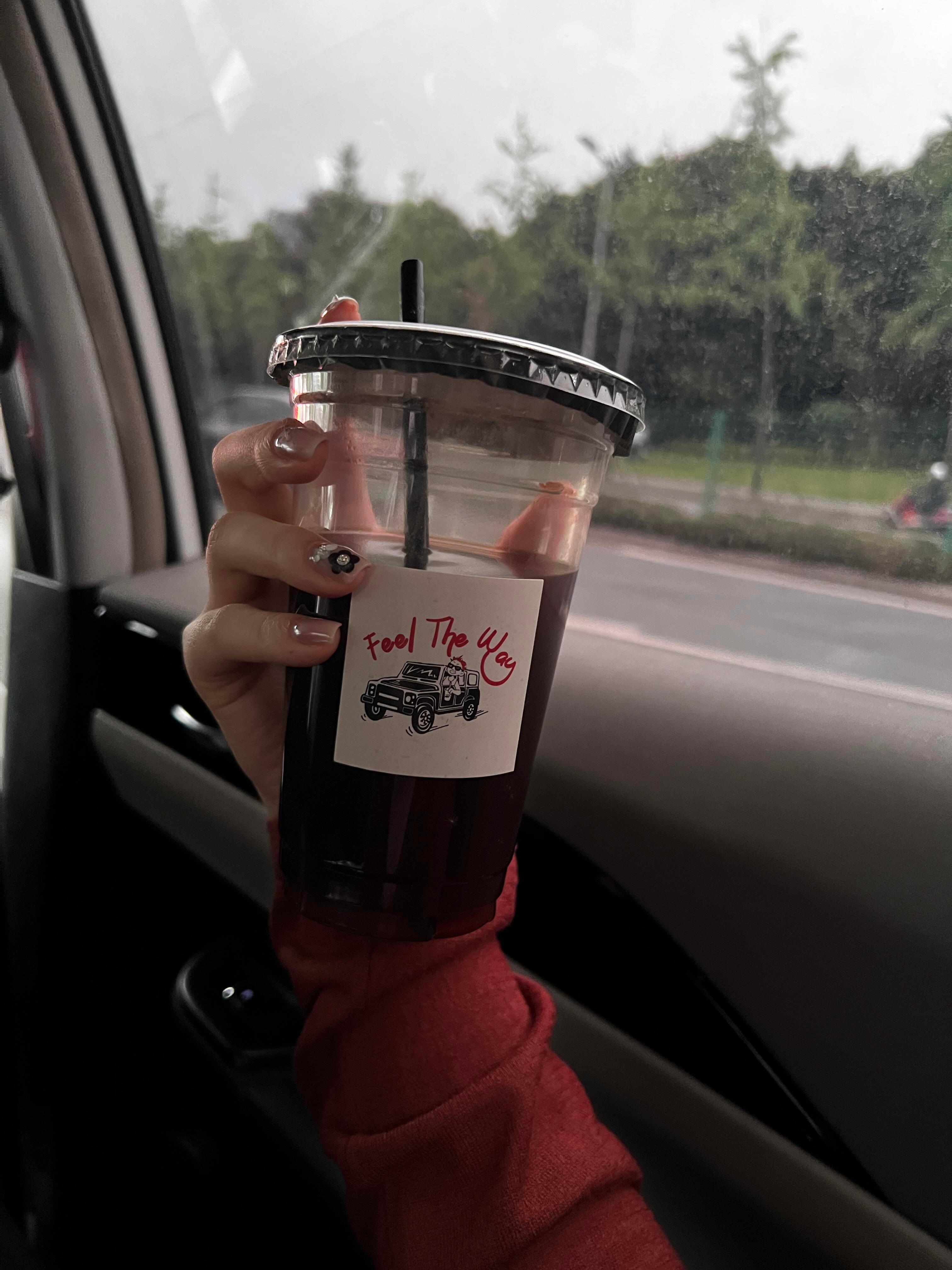 没招了,事业拼不过牛马,爱情拼不过鸡鸭。 