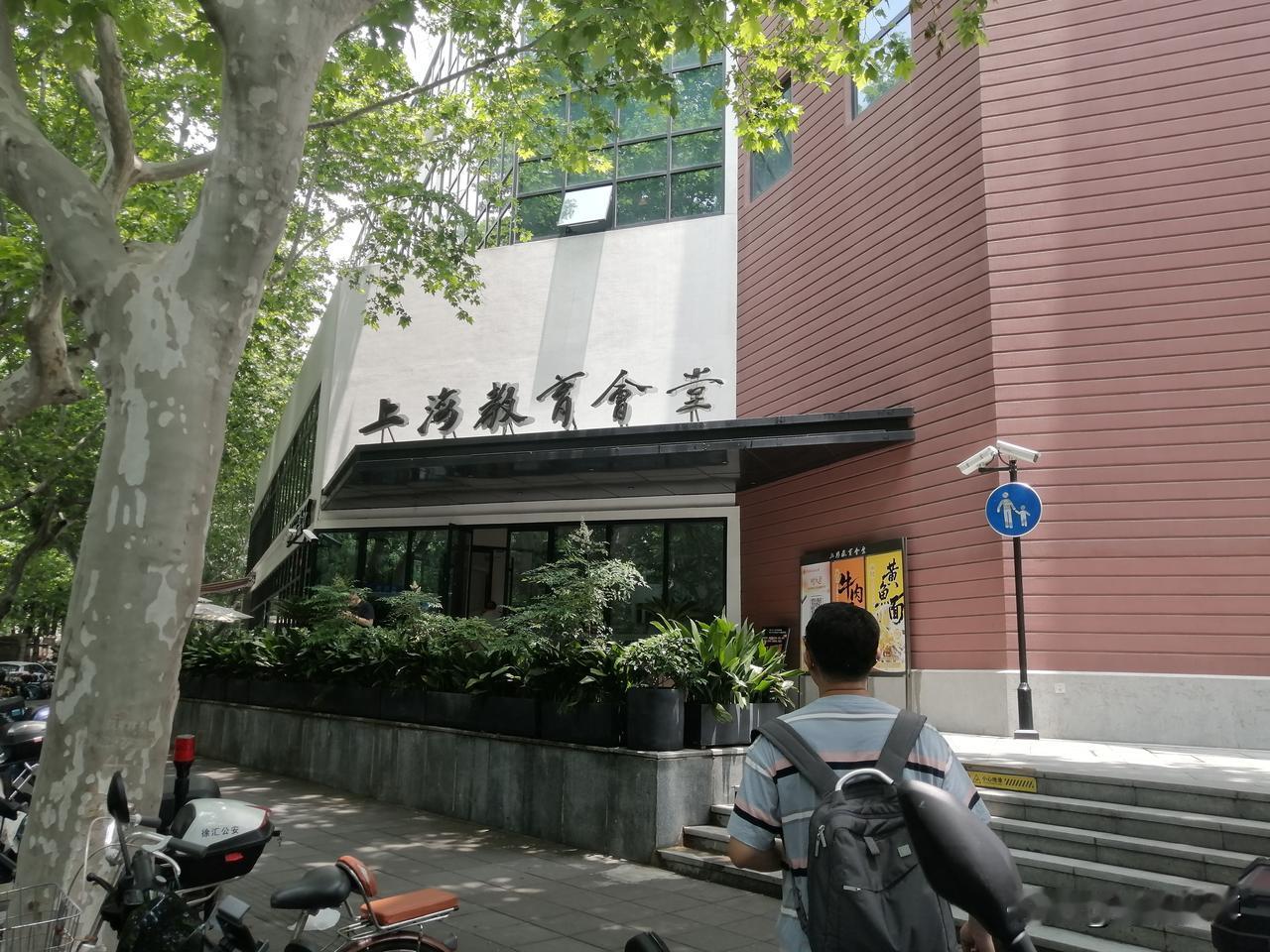 上海为什么是中国最好的城市?上海的位置好，除了通江达海，主要是位于中国海岸线中间